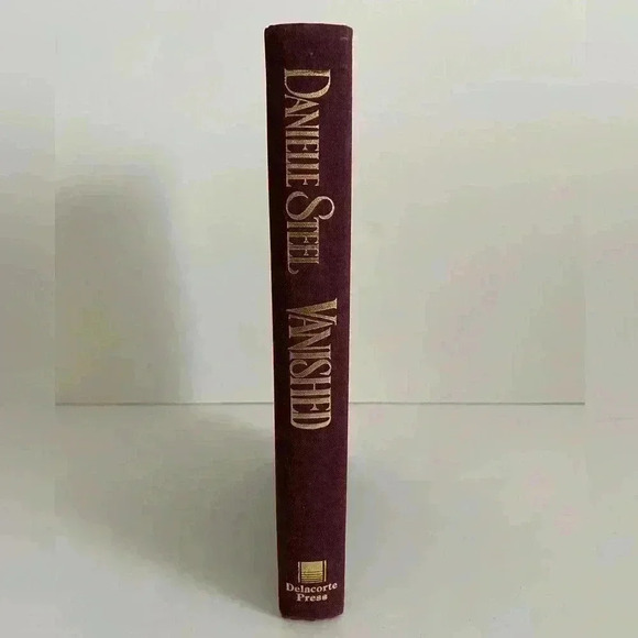 Danielle Steel Vanished - Picture 8 of 12